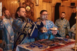 49-Архиепископ Амфилохий возглавил праздничное богослужение в день престольного торжества Покровского собора города Усть-Каменогорска