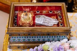 4-Архиепископ Усть-Каменогорский и Семипалатинский Амфилохий принял участие в духовных торжествах, состоявшихся в Никольском соборе Алма-Аты, в день памяти  священноисповедника Николая, митрополита Казахстанского