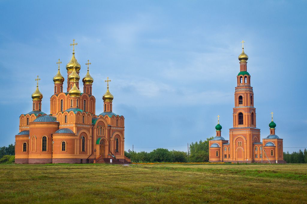 Ачаирский монастырь отзывы. Ачаирский монастырь. Ачаирский монастырь Омская область. Колокольни монастыря Ачаирский. Ачаирский монастырь озеро.