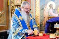 4-В праздник Феодоровской иконы Божией Матери архиепископ Усть-Каменогорский и Семипалатинский Амфилохий сослужил Главе Митрополичьего округа за Божественной Литургией в главном храме Южной столицы