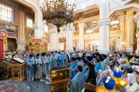 8-В праздник Феодоровской иконы Божией Матери архиепископ Усть-Каменогорский и Семипалатинский Амфилохий сослужил Главе Митрополичьего округа за Божественной Литургией в главном храме Южной столицы