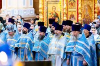 11-В праздник Феодоровской иконы Божией Матери архиепископ Усть-Каменогорский и Семипалатинский Амфилохий сослужил Главе Митрополичьего округа за Божественной Литургией в главном храме Южной столицы