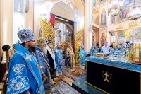 14-В праздник Феодоровской иконы Божией Матери архиепископ Усть-Каменогорский и Семипалатинский Амфилохий сослужил Главе Митрополичьего округа за Божественной Литургией в главном храме Южной столицы