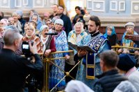 17-В праздник Феодоровской иконы Божией Матери архиепископ Усть-Каменогорский и Семипалатинский Амфилохий сослужил Главе Митрополичьего округа за Божественной Литургией в главном храме Южной столицы