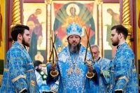21-В праздник Феодоровской иконы Божией Матери архиепископ Усть-Каменогорский и Семипалатинский Амфилохий сослужил Главе Митрополичьего округа за Божественной Литургией в главном храме Южной столицы