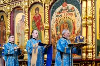 23-В праздник Феодоровской иконы Божией Матери архиепископ Усть-Каменогорский и Семипалатинский Амфилохий сослужил Главе Митрополичьего округа за Божественной Литургией в главном храме Южной столицы