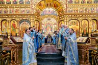 24-В праздник Феодоровской иконы Божией Матери архиепископ Усть-Каменогорский и Семипалатинский Амфилохий сослужил Главе Митрополичьего округа за Божественной Литургией в главном храме Южной столицы