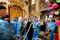 31-В праздник Феодоровской иконы Божией Матери архиепископ Усть-Каменогорский и Семипалатинский Амфилохий сослужил Главе Митрополичьего округа за Божественной Литургией в главном храме Южной столицы