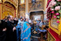 32-В праздник Феодоровской иконы Божией Матери архиепископ Усть-Каменогорский и Семипалатинский Амфилохий сослужил Главе Митрополичьего округа за Божественной Литургией в главном храме Южной столицы