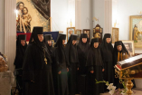 1-В память мученической кончины Царской семьи епископ Усть-Каменогорский и Семипалатинский Амфилохий совершил ночную Литургию в храме во имя святых Царственных страстотерпцев