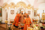 12-В память мученической кончины Царской семьи епископ Усть-Каменогорский и Семипалатинский Амфилохий совершил ночную Литургию в храме во имя святых Царственных страстотерпцев