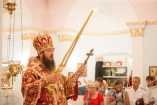 14-В память мученической кончины Царской семьи епископ Усть-Каменогорский и Семипалатинский Амфилохий совершил ночную Литургию в храме во имя святых Царственных страстотерпцев