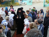 1-В праздник Воздвижения Честного и Животворящего Креста Господня Преосвященнейший Амфилохий, епископ Усть-Каменогорский и Семипалатинский, возглавил Божественную литургию в Воскресенском кафедральном соборе Семипалатинска