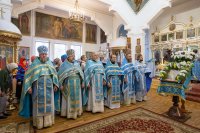 10-Епископ Амфилохий сослужил Главе Православной Церкви Казахстана в день празднования Казанской иконы Божией Матери