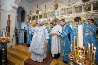 20-Епископ Амфилохий сослужил Главе Православной Церкви Казахстана в день празднования Казанской иконы Божией Матери