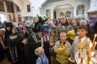 30-Епископ Амфилохий сослужил Главе Православной Церкви Казахстана в день празднования Казанской иконы Божией Матери