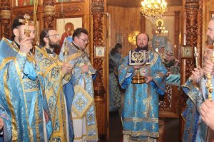 Похвала Пресвятой Богородицы. Преосвященный епископ Амфилохий совершил богослужение в Свято-Покровском храме г.Усть-Каменогорска по случаю 10-летия со дня его открытия
