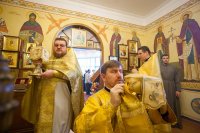 6-Управляющий Усть-Каменогорской епархией молился за Литургией в домовом храме митрополичьей резиденции в Алма-Ате