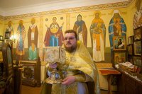 7-Управляющий Усть-Каменогорской епархией молился за Литургией в домовом храме митрополичьей резиденции в Алма-Ате