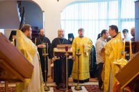 12-Управляющий Усть-Каменогорской епархией молился за Литургией в домовом храме митрополичьей резиденции в Алма-Ате