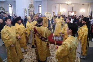 В Неделю 17-ю по Пятидесятнице  епископ Амфилохий совершил Литургию  в кафедральном соборе Усть-Каменогорска