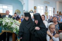 14-Епископ Амфилохий принял участие в престольном торжестве храма в честь иконы Пресвятой Богородицы «Всех скорбящих Радость» Южной столицы