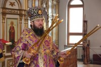 8-Епископ Амфилохий совершил Божественную Литургию в Свято-Андреевском кафедральном соборе