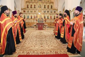 В день памяти великомученика и целителя Пантелеимона епископ Усть-Каменогорский и Семипалатинский Амфилохий совершил Литургию в Свято-Андреевском кафедральном соборе города Усть-Каменогорска