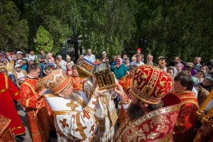 Верующие старейшего города Казахстана поклоняются Поясу Пресвятой Богородицы