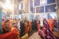 8-В Неделю о расслабленном Глава Казахстанского Митрополичьего округа совершил Литургию в Михаило-Архангельском соборе Уральска
