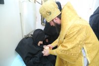 21-В день памяти преподобных схимонаха Кирилла и схимонахини Марии, родителей преподобного Сергия Радонежского Епископ Амфилохий совершил Божественную Литургию в Знаменско-Абалацком женском монастыре города Семипалатинска