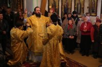 2-Служение епископа Амфилохия в Спасо-Воскресенском кафедральном соборе города Семипалатинска