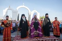 8-	 Литургия под открытым небом, посвященная прибытию Пояса Богородицы, состоялась в Благовещенском храме Актау