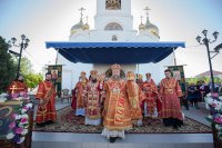 11-	 Литургия под открытым небом, посвященная прибытию Пояса Богородицы, состоялась в Благовещенском храме Актау