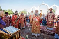 12-	 Литургия под открытым небом, посвященная прибытию Пояса Богородицы, состоялась в Благовещенском храме Актау