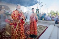 14-	 Литургия под открытым небом, посвященная прибытию Пояса Богородицы, состоялась в Благовещенском храме Актау