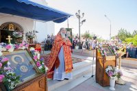 21-	 Литургия под открытым небом, посвященная прибытию Пояса Богородицы, состоялась в Благовещенском храме Актау