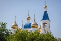 26-	 Литургия под открытым небом, посвященная прибытию Пояса Богородицы, состоялась в Благовещенском храме Актау