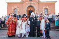 3-	 Преполовение Святой Пятидесятницы. Поясу Приснодевы Марии поклоняются верующие Актюбинской области
