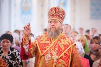 11-	 Преполовение Святой Пятидесятницы. Поясу Приснодевы Марии поклоняются верующие Актюбинской области