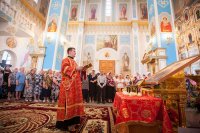 15-	 Преполовение Святой Пятидесятницы. Поясу Приснодевы Марии поклоняются верующие Актюбинской области