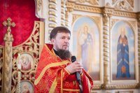 17-	 Преполовение Святой Пятидесятницы. Поясу Приснодевы Марии поклоняются верующие Актюбинской области