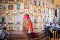 18-	 Преполовение Святой Пятидесятницы. Поясу Приснодевы Марии поклоняются верующие Актюбинской области