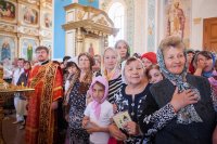 32-	 Преполовение Святой Пятидесятницы. Поясу Приснодевы Марии поклоняются верующие Актюбинской области