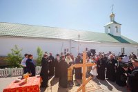 38-	 Преполовение Святой Пятидесятницы. Поясу Приснодевы Марии поклоняются верующие Актюбинской области