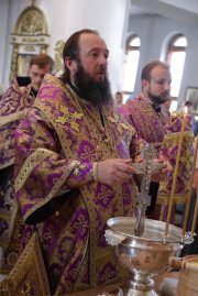 Служение епископа Амфилохия в день Изнесения честных древ Животворящего Креста Господня