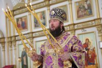 8-Служение епископа Амфилохия в день Изнесения честных древ Животворящего Креста Господня
