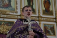 13-Служение епископа Амфилохия в день Изнесения честных древ Животворящего Креста Господня