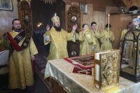 8-Преосвященный епископ Амфилохий совершил Воскресную литургию в Покровской церкви города Усть-Каменогорска