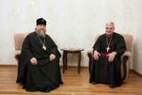 2-Состоялось общение митрополита Астанайского и Казахстанского Александра с главой римско-католической администратуры Атырау